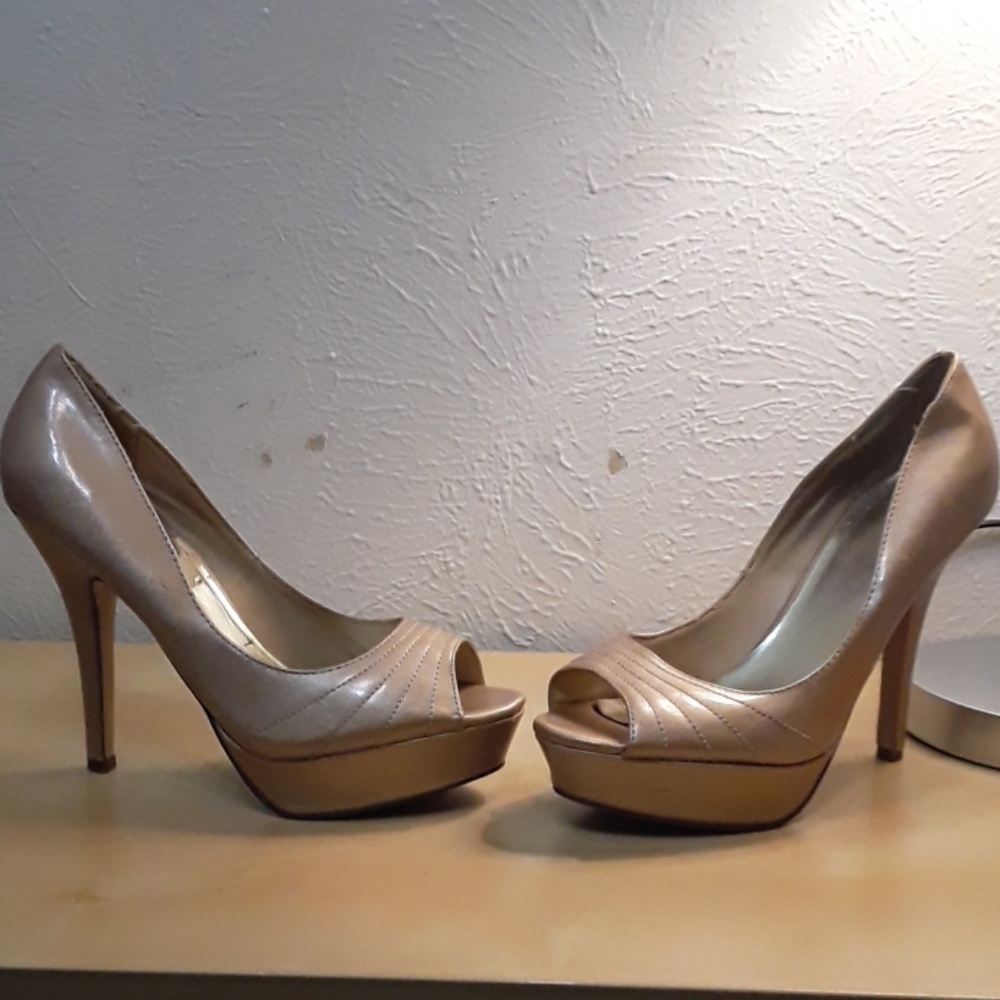 High heels - Picture 2 of 3